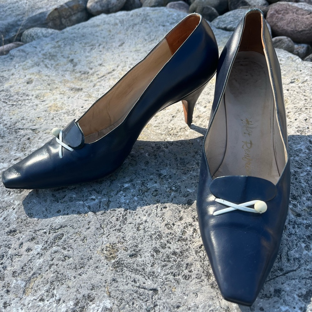 Dior Roger Vivier Vintage Navy Leather Heels with Cream Detail 8.5 Excellent